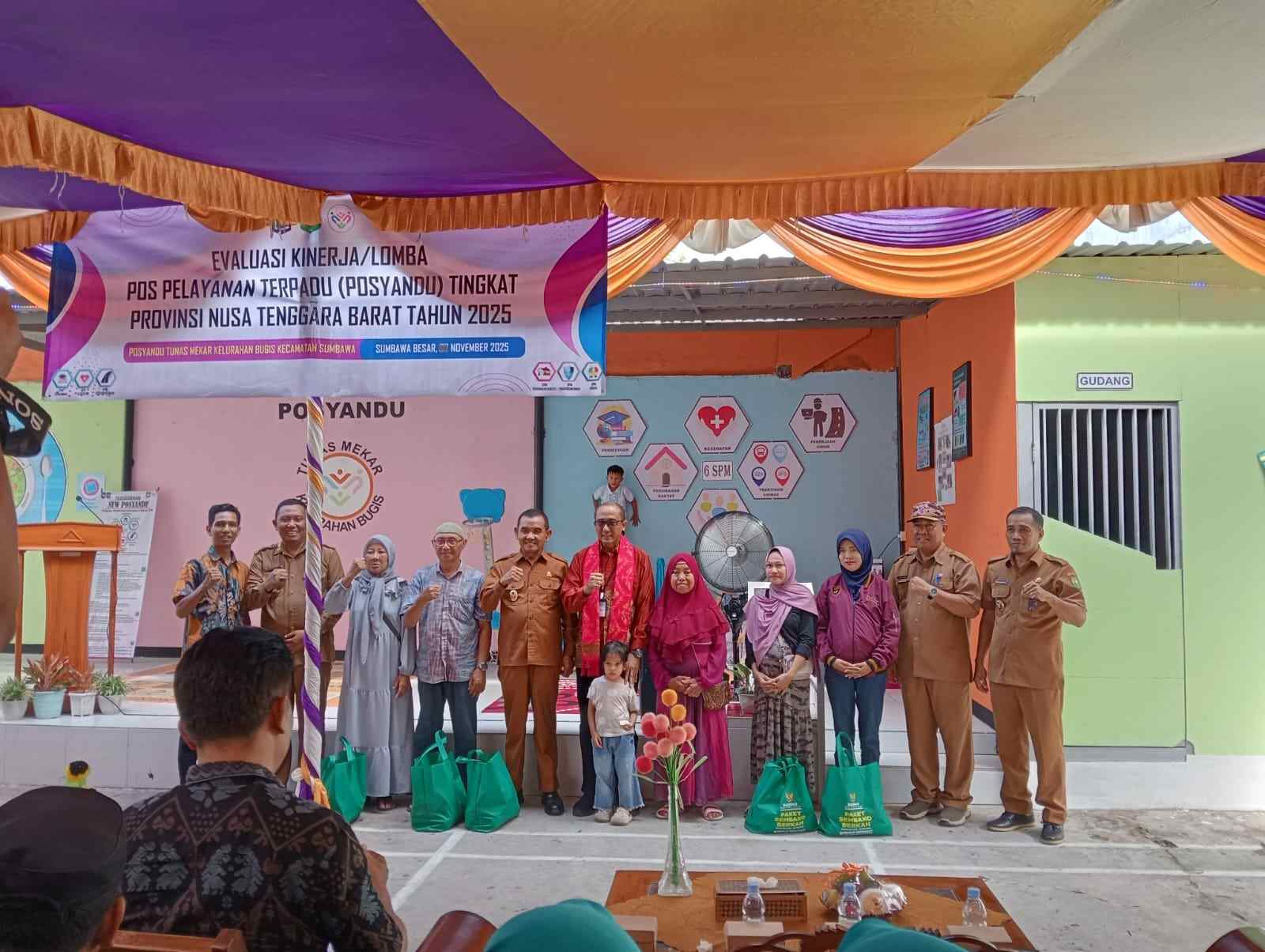 BAZNAS Kabupaten Sumbawa Serahkan Paket Sembako untuk Pencegahan Stunting pada Evaluasi Kinerja Posy