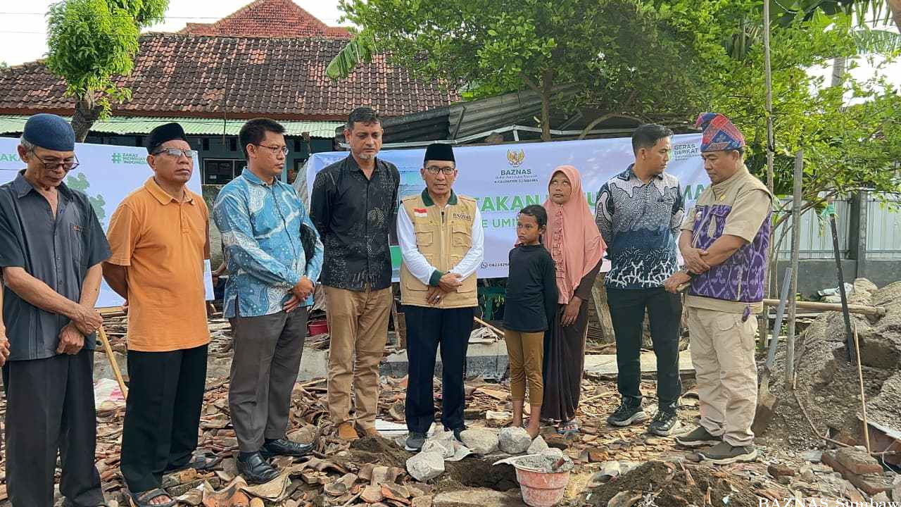 BAZNAS Sumbawa Mulai Program Bale Umat Lewat Peletakan Batu Pertama