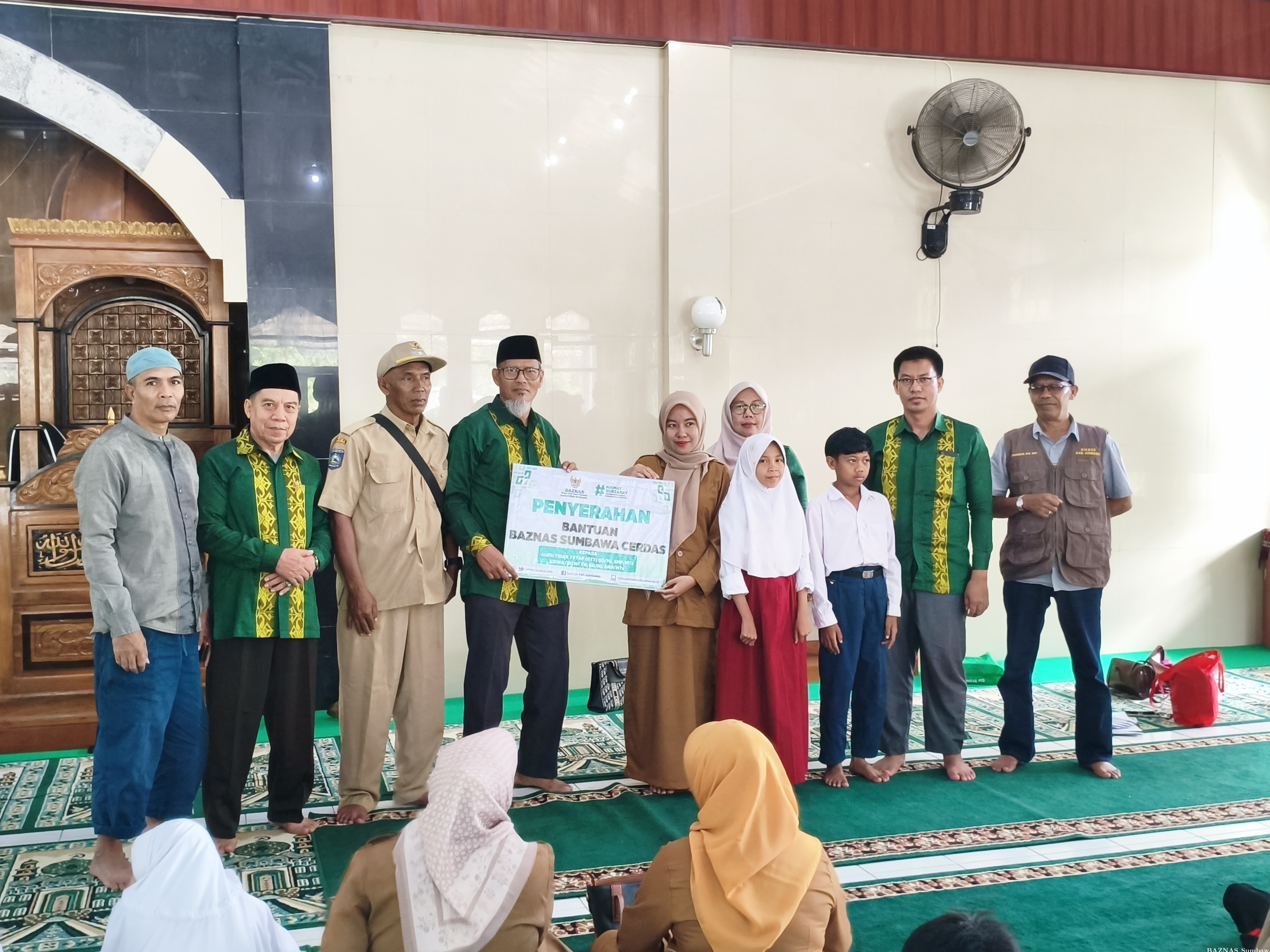 BAZNAS Sumbawa Bergerak: Sosialisasi ZIS dan Distribusi Bantuan Pendidikan di Lantung 