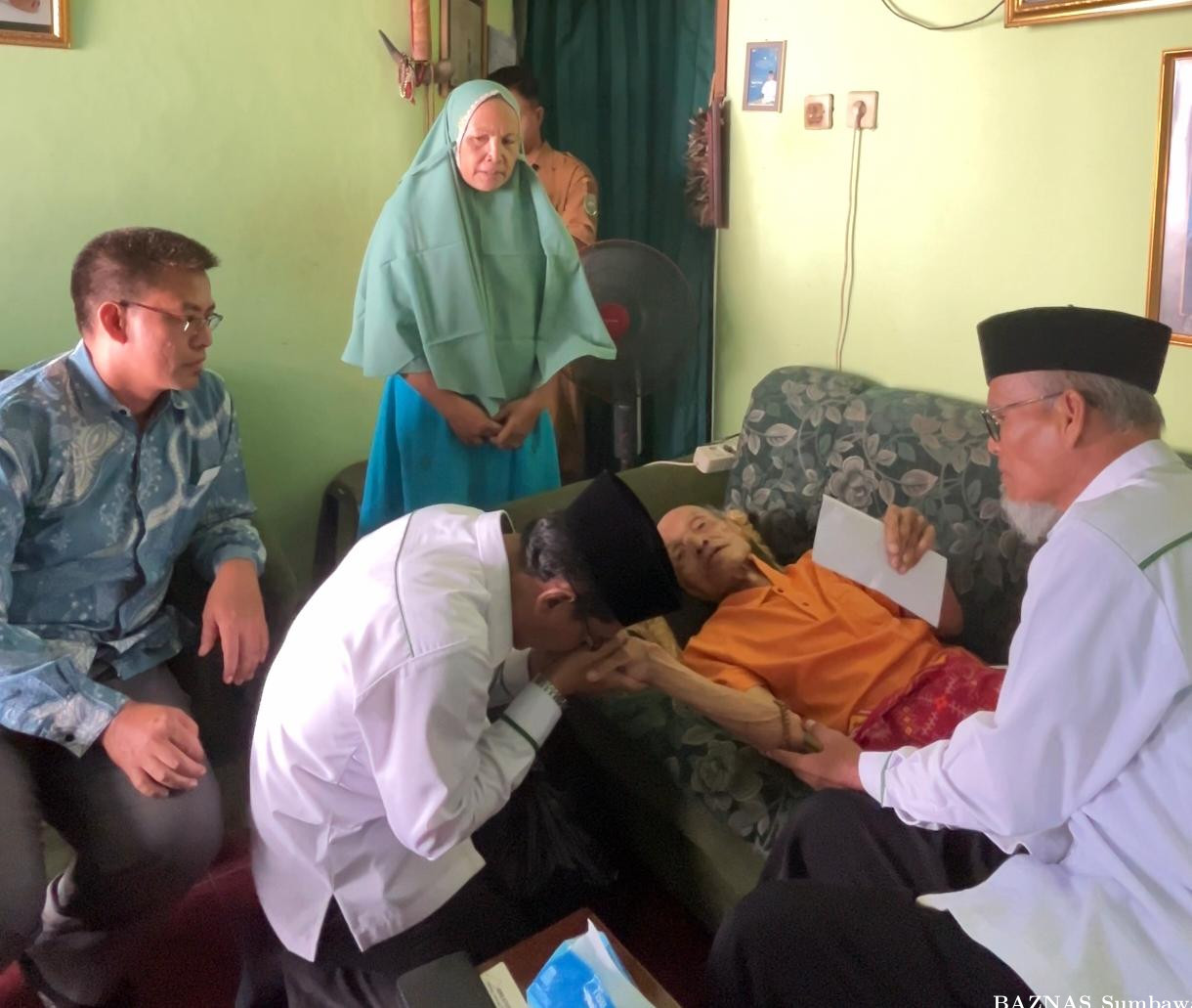 BAZNAS Sumbawa Menyapa Tokoh: Kunjungi Sastrawan Senior H. Dinullah Rayes