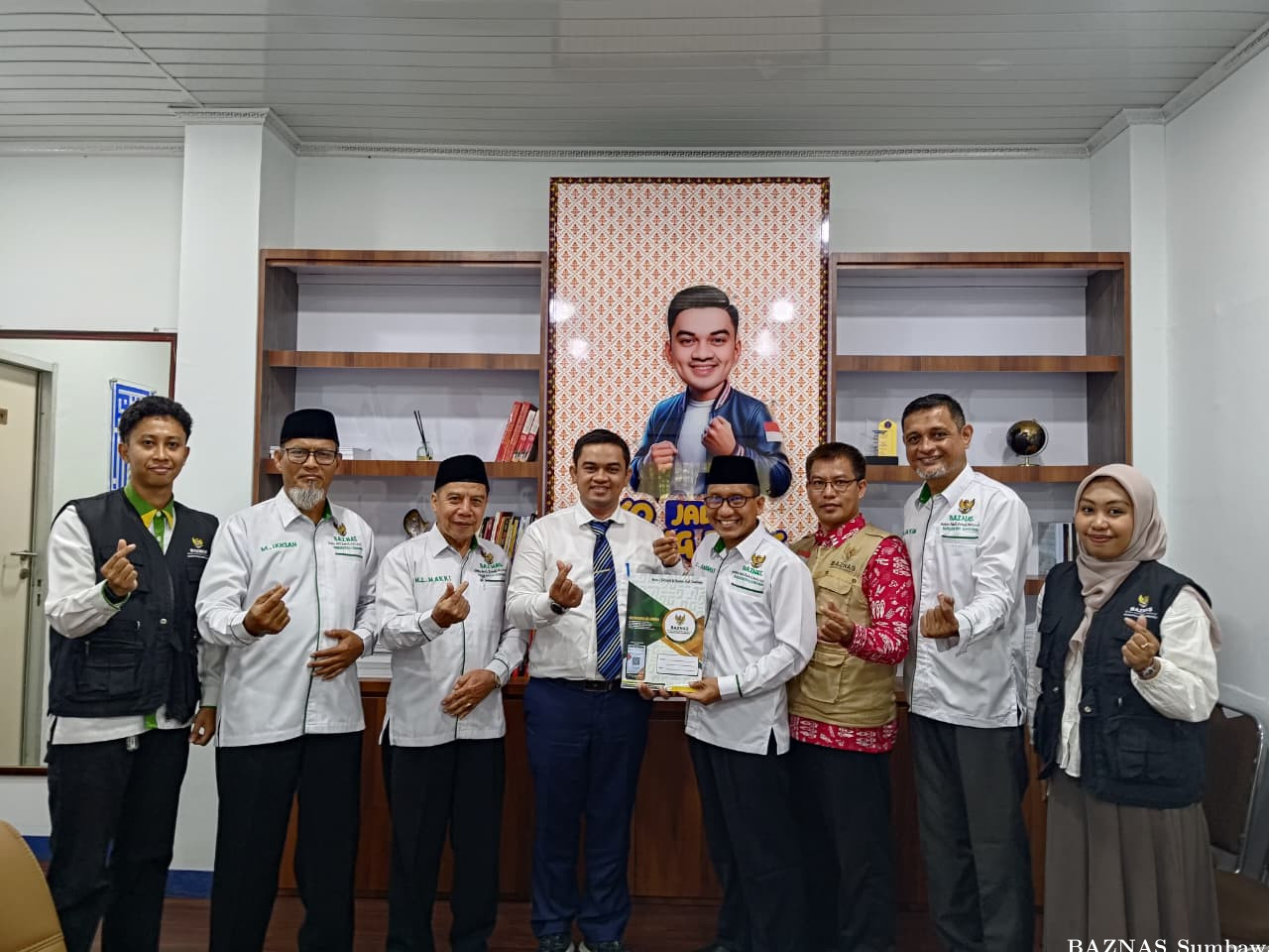 Langkah Inspiratif, Zulfikar Demitry Salurkan Infak untuk Dukung Program BAZNAS Sumbawa