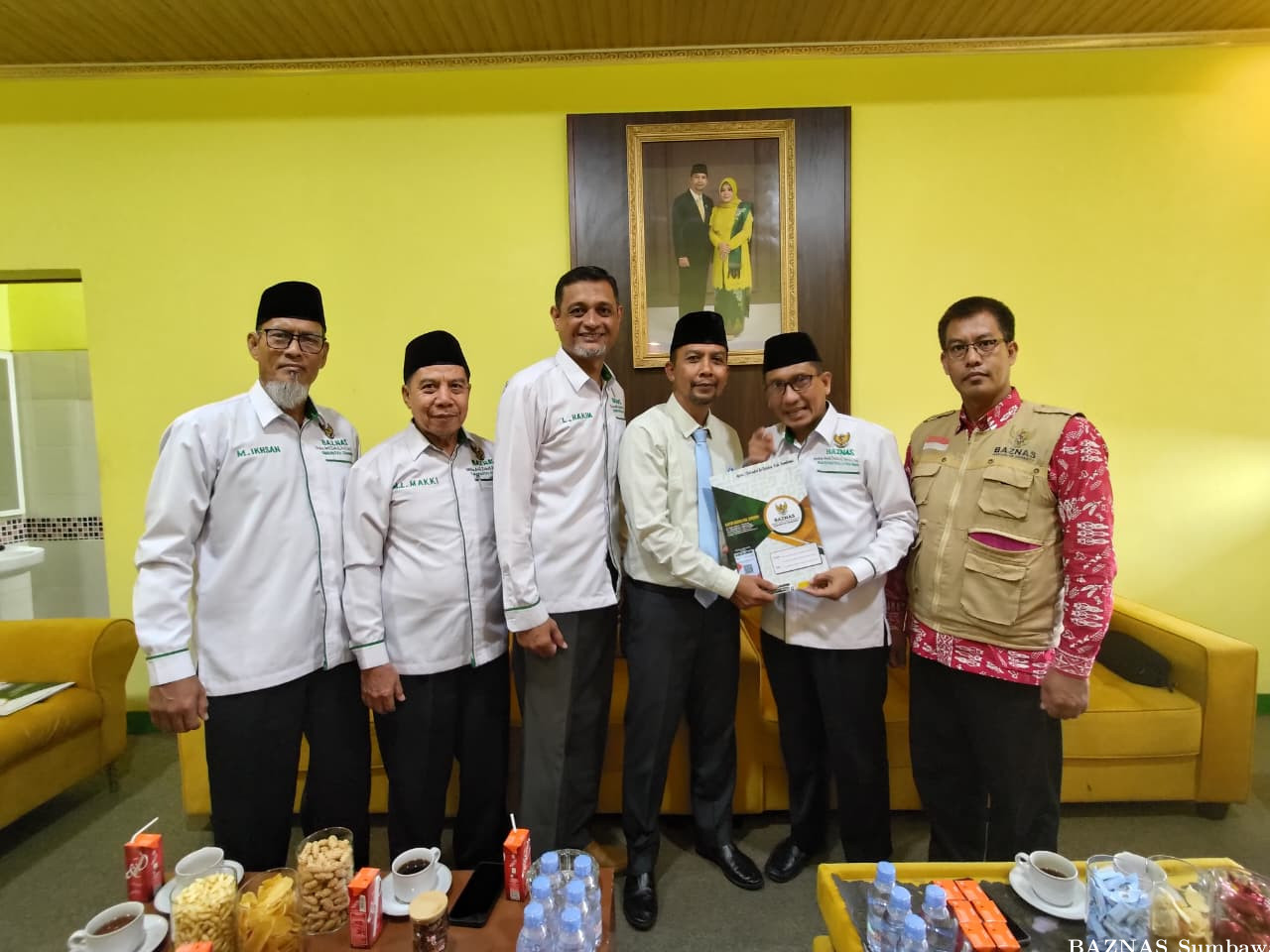 Dari Silaturrahmi ke Aksi Nyata, Berlian Rayes Salurkan Infak via QRIS BAZNAS Sumbawa