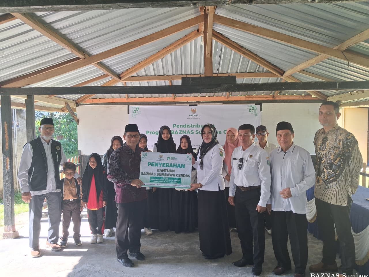 BAZNAS Kabupaten Sumbawa Salurkan Program Sumbawa Cerdas di Kecamatan Buer, Dukung Peningkatan Kuali