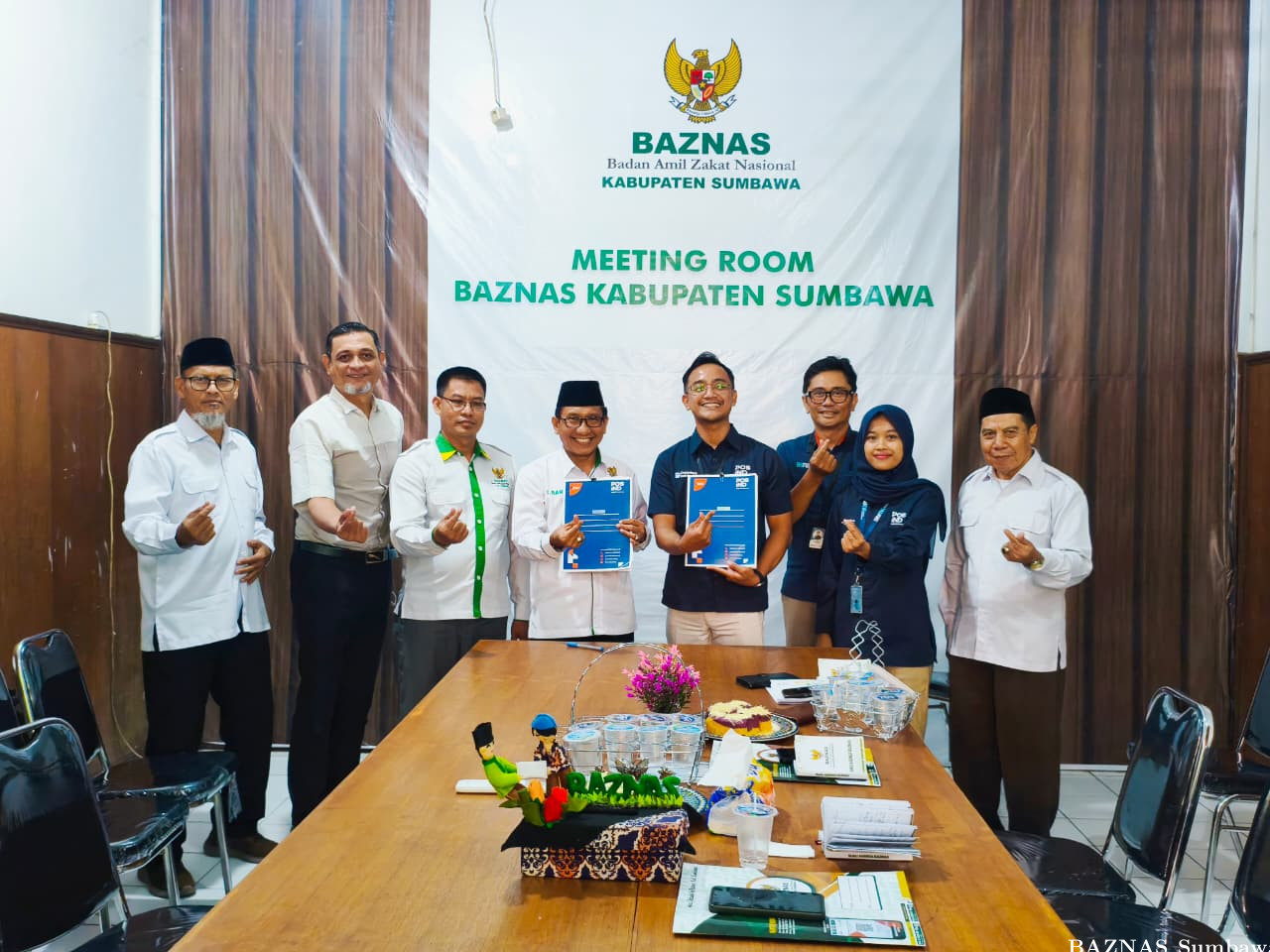 BAZNAS Kabupaten Sumbawa dan PT Pos Indonesia Cabang Sumbawa Teken Perjanjian Kerja Sama Pengiriman 