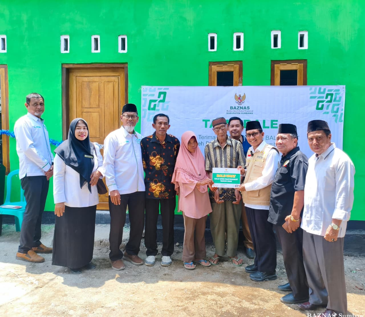 BAZNAS Kabupaten Sumbawa Resmikan BALE UMAT ke-7 Untuk Siti Aisyah di Desa Empang Bawah