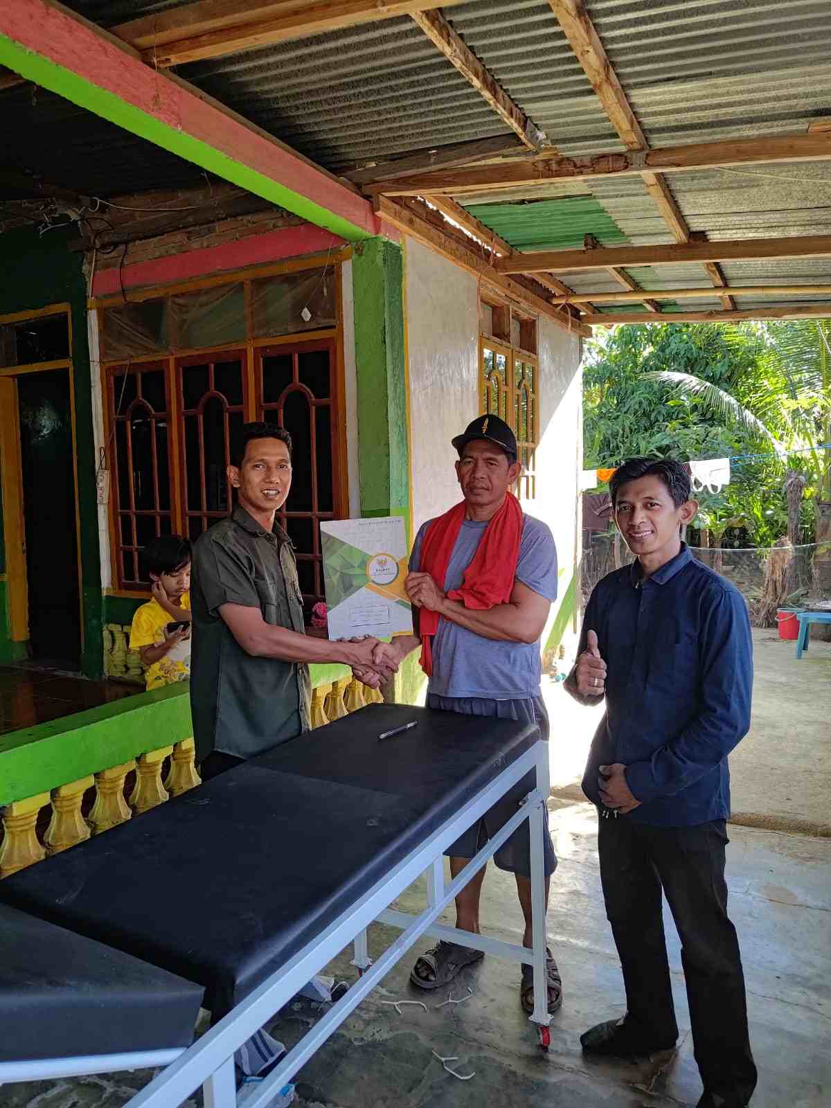 Penyerahan Bantuan Hospital Bed kepada Mustahiq di desa Boal Kec. Empang oleh BAZNAS Sumbawa