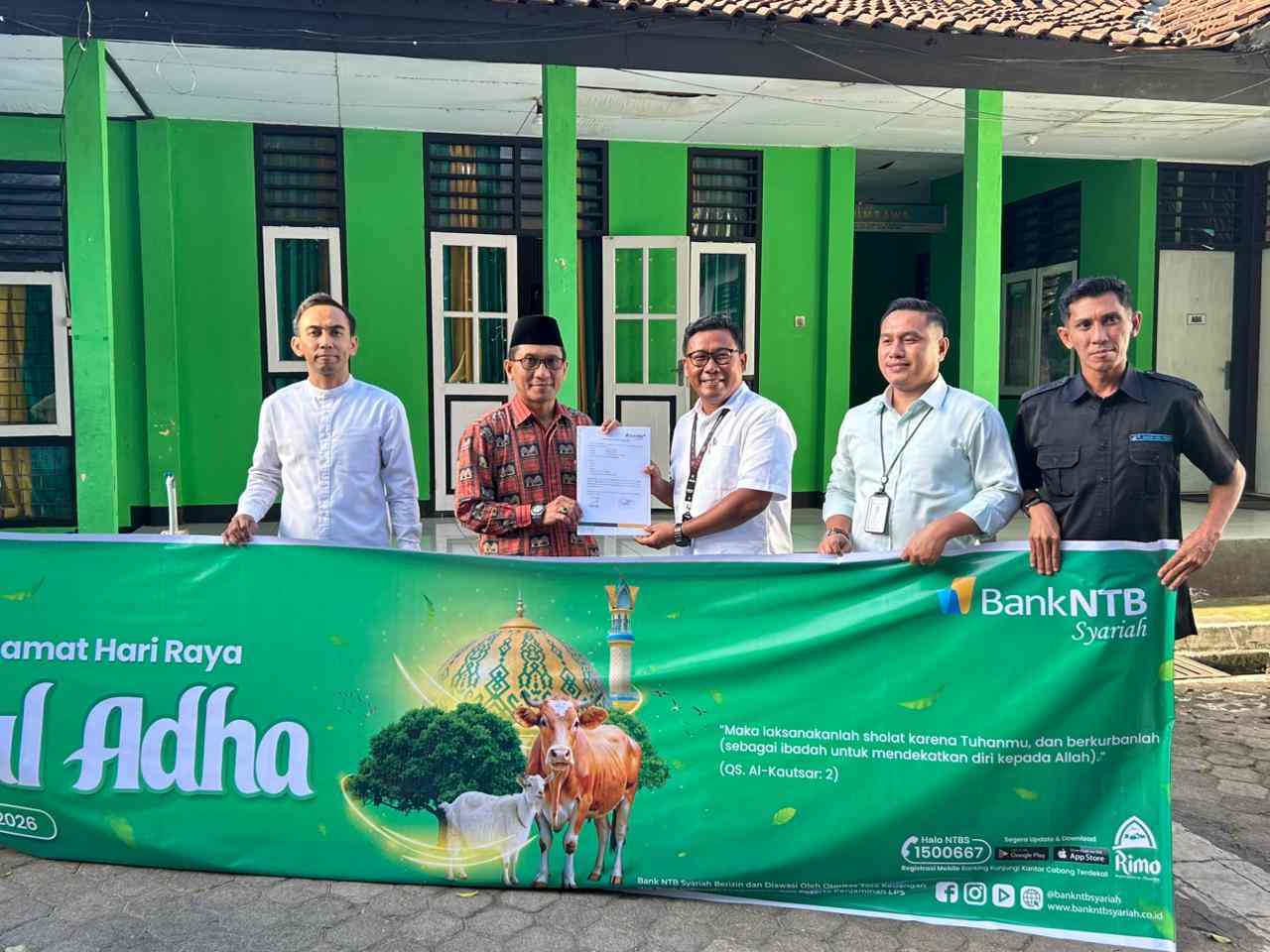 BANK NTB Syariah Serahkan Sapi Qurban kepada BAZNAS Sumbawa untuk Tebar Manfaat Idul adha